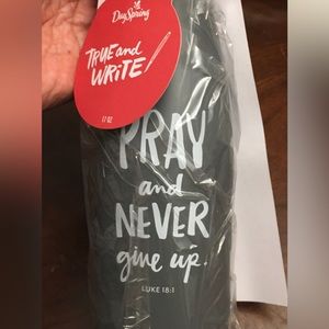 🖐️"Never Give Up" Water Bottle